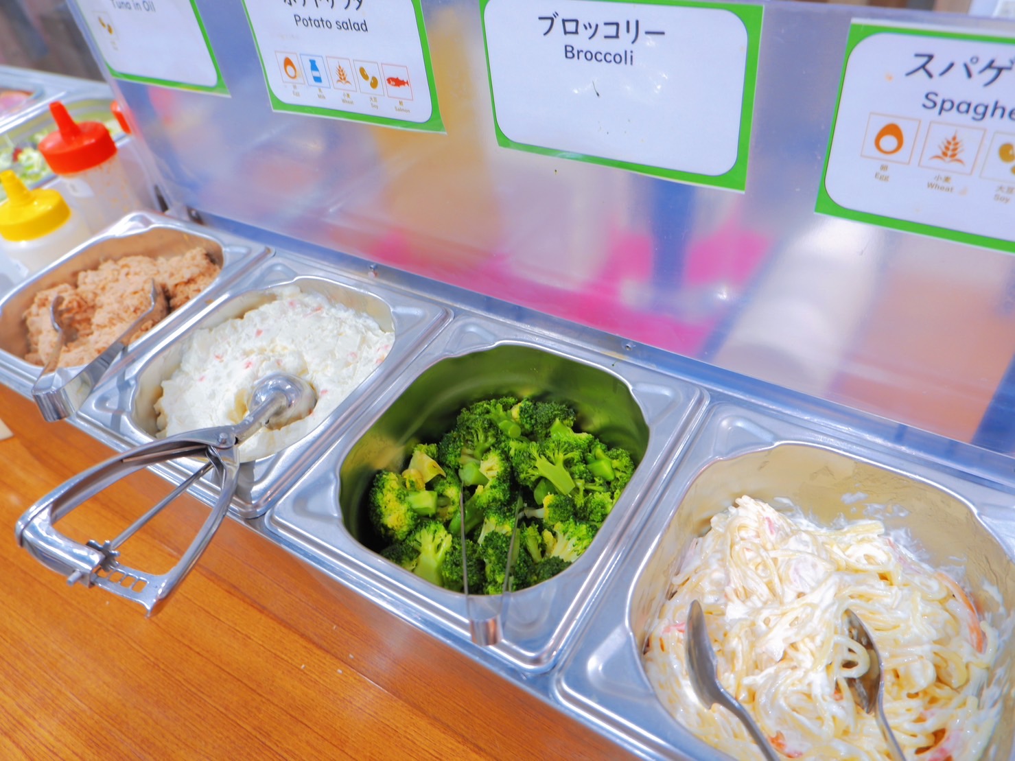 惣菜とサラダ